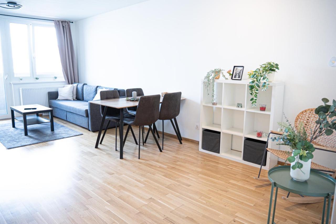 Bright & Modern - Balcony - Apartment Wina Bagian luar foto